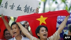 Biểu tình ở Hà Nội phản đối đường lưỡi bò của TQ, 2011. Hình minh họa.