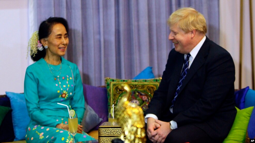 ႏုိင္ငံေတာ္ အတုိင္ပင္ခံ ပုဂၢိဳလ္ ေဒၚေအာင္ဆန္းစုၾကည္ နဲ႔ ျဗိတိန္ႏုိင္ငံျခားေရး၀န္ႀကီး Boris Johnson ေတြ႔ဆံု။ ( ဇန္နဝါရီ ၂၀-၂၀၁၇)
