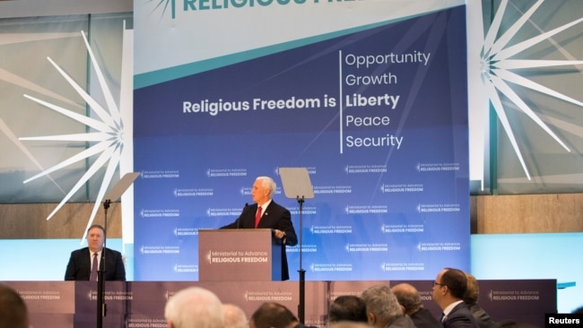 美国国务卿蓬佩奥主持首届促进宗教自由部长级会议。（2018年7月26日）