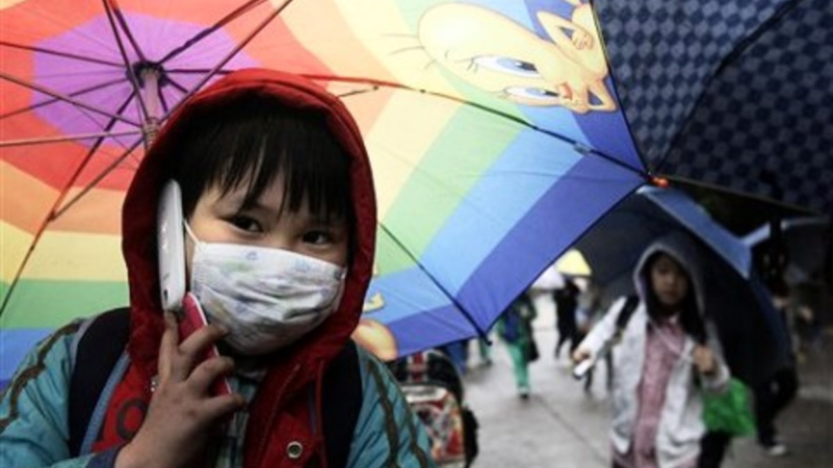 Корейцы туристы. Южная корея закрыта. Корея люди. Южная корея закрыта. Южная корея сеул улицы.