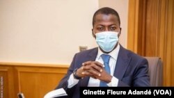 Wilfried Léandre Houngbédji, porte parole du gouvernement, à Cotonou, le 31 août 2021. (VOA/Ginette Fleure Adandé)