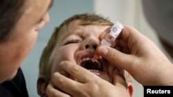 تنها با دو قطره واکسین می تواند جلو فلج دایمی را در نزد اطفال زیر سن پنج سال گرفت.