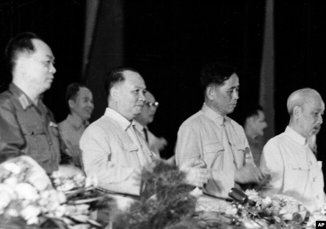 TBT Lê Duẩn (thứ 2 từ bên phải) cùng các lãnh đạo miền Bắc Việt Nam vào năm 1966. Ông Duẩn được coi là người điều hành cuộc tổng tiến công Mậu Thân, chứ không phải Hồ Chí Minh hay Võ Nguyên Giáp.