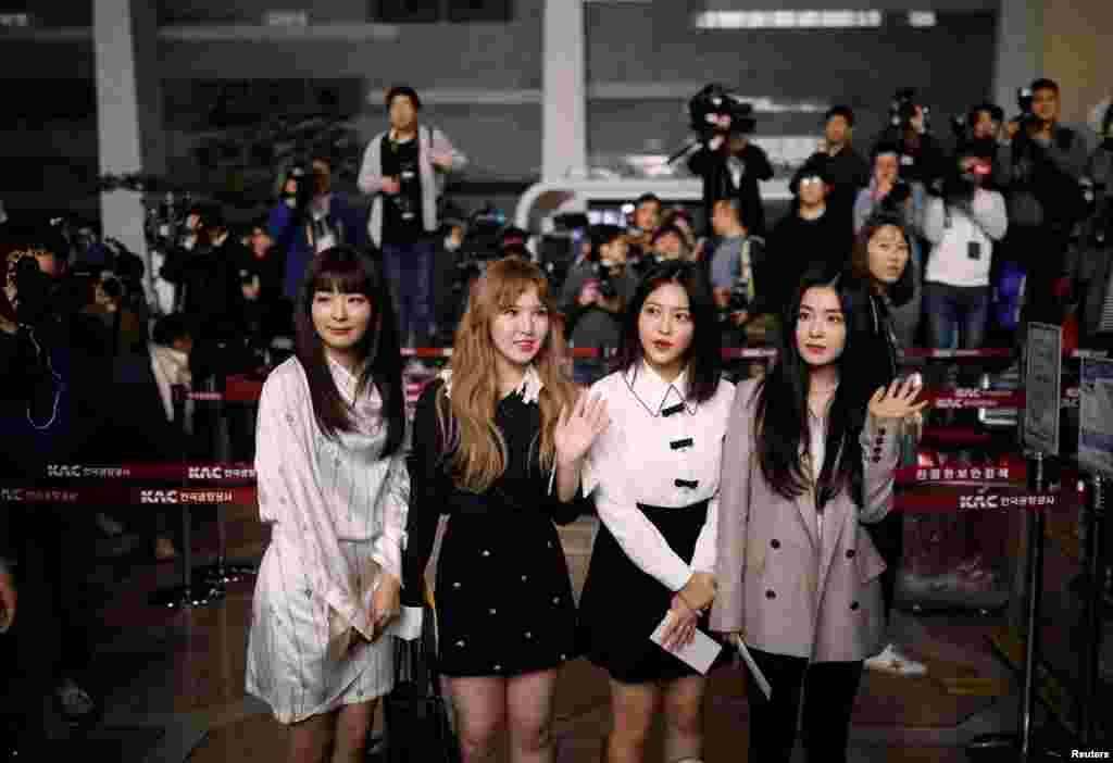 2018年3月31日，韩国首尔金浦国际机场，韩流女子团体红色天鹅绒成员前往平壤。