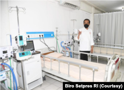 Presiden mengatakan RS Darurat Wisma Haji digunakan untuk menampung pasien COVID-19 dengan gejala sedang hingga berat. (Foto: Courtesy/Biro Pers)