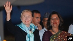 Secretary of State Hillary Clinton (l) waves after meeting with India's Foreign Secretary Nirupama Rao (r) upon her arrival in New Delhi, India, July 18, 2011