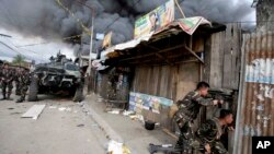 Pasukan pemerintah Filipina terus berupaya memerangi pemberontak muslim (MNLF) di kota Zamboanga, Filipiba (12/9). 