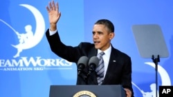 Presiden AS Barack Obama berbicara mengenai perekonomian AS di studia animasi DreamWorks di Glendale, California, Selasa (26/11). 