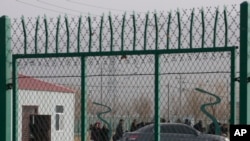 중국 정부가 '주민 직업 교육 센터'라고 주장하는 신장 위구르 자치구의 수용 시설. 
