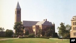 康奈尔大学地标麦格罗塔(McGraw Tower) (1973年8月28日资料照片)