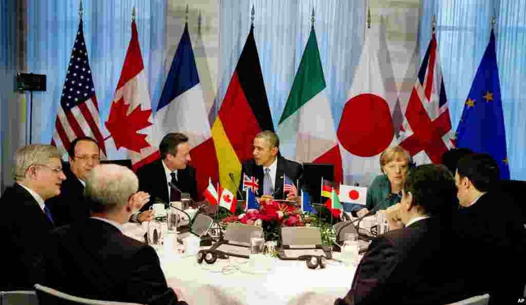 Presiden AS Barack Obama bersama para pemimpin negara-negara G7 di Den Haag (24/3), di sela-sela KTT keamanan nuklir.&nbsp;(AP/Jerry Lampen)