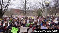 Thousands of demonstrators rallied outside the White House against Trump refugee ban