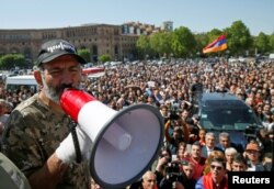 Armenian opposition leader Nikol Pashinyan addresses supporters during a rally in Yerevan, Armenia, April 25, 2018.