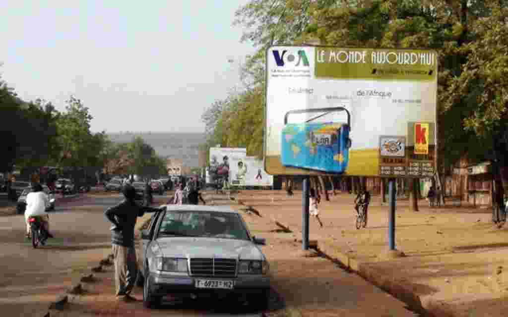 Billboard in Mali advertising French programming and affiliate stations.