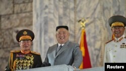 Perezida wa Koreya ya Ruguru Kim Jong Un anejejwe n'akarasisi ka gisirikare mu kwizihiza imyaka 75 y'ishaka ry'abakozi riri ku butegetsi muri icyo gihugu. Ibirori byabereye i Pyongyang taliki 10/10/ 2020