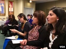 Women listen to a panel discussion sponsored by the DC Grassroots Coordinating Committee at the Woman’s National Democratic Club. (C. Presutti/VOA)