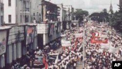 缅甸民众走上街头抗议要求民主(1988年9月)