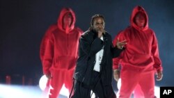 Kendrick Lamar hace historia al llevarse el Premio Pulizter de música con una álbum de hip hop. 