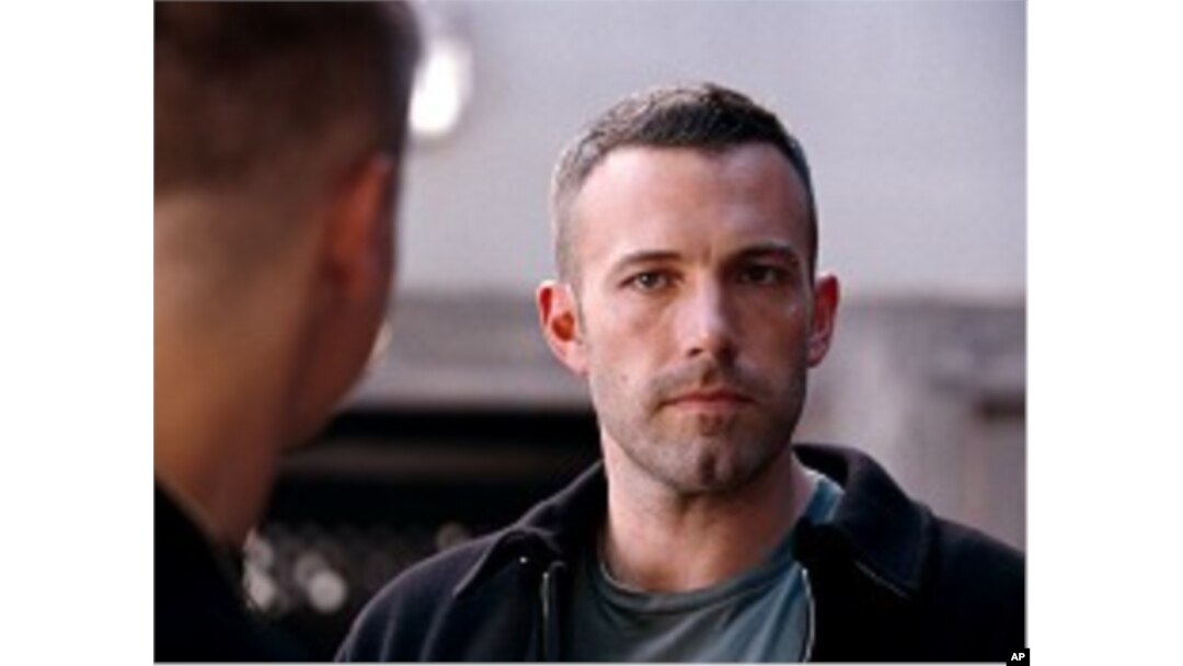 (L-r) JEREMY RENNER as Jem Coughlin and BEN AFFLECK as Doug MacRay in Warner Bros. Pictures’ and Legendary Pictures’ crime drama “The Town,” distributed by Warner Bros. Pictures.