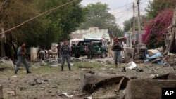 Hiện trường sau vụ tấn công gần lãnh sự quán Ấn Độ tại Jalalabad, Afghanistan, ngày 3/8/2013.
