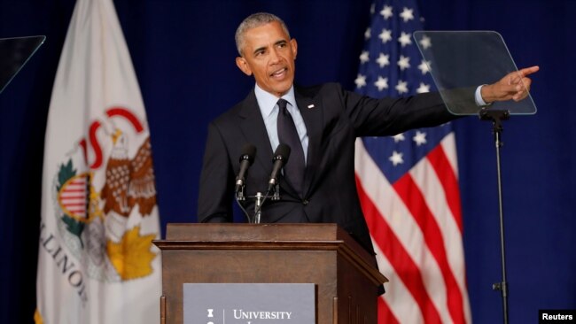 前总统奥巴马在伊利诺伊大学香槟分校对学生讲话。 2018年9月7日星期五
