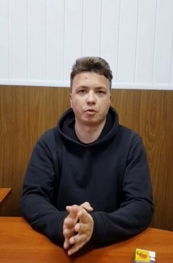 Роман Протасевич у відео поширеному з білоруського ув’язнення 24 травня 2021