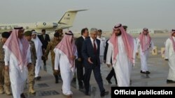Wezîrê Berevanî yê Pakistanê Khawaja Muhammad Asif ligel hevtayêp xwe yê Saudî Muhammad bin Salman li Riyad