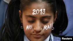 31일 인도 아메다바드에서 사망한 집단 성폭행 피해 여대생을 추모하기 위해 열린 행사.