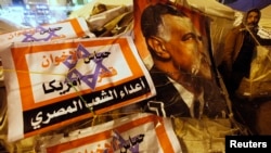 مصر میں حزبِ اختلاف کے ایک کیمپ میں یک پوسٹر آویزاں ہے جس میں اخوان المسلمون، حماس، امریکہ اور اسرائیل کو مصر کا "دشمن" قرار دیا گیا ہے