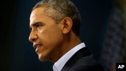 바락 오바마 미국 대통령이 20일 긴급 기자회견을 열고, 이라크 수니파 과격세력 ISIL이 미국인 기자 살해 동영상을 공개한 데 대한 입장을 밝혔다. 오바마 대통령은 이들을 테러집단으로 규정하고 단호히 대처할 것이라고 말했다.