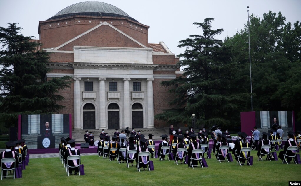 清华大学举行2020届学生毕业典礼。（2020年6月23日）(photo:VOA)