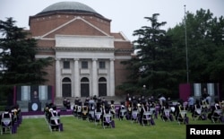 清华大学举行2020届学生毕业典礼。（2020年6月23日）