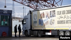 An aid truck enters Syria from Turkey at Turkey's Oncupinar border crossing on the Turkish-Syrian border in the southeastern city of Kilis, Turkey, Feb. 7, 2016.