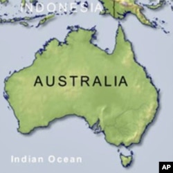 Australia Investigates Brawl Among Asylum Seekers in Camp