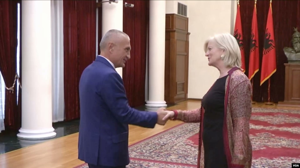 Zv/ ndihmës Sekretarja e Shtetit, Elisabeth Millard viziton Tiranën