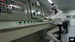 An Iranian technician works at the Uranium Conversion Facility just outside the city of Isfahan 255 miles (410 kilometers) south of the capital Tehran, Iran, (File).
