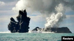 Erupción en 2009 de un volcán submarino en la isla de Tonga, en la Polinesia.