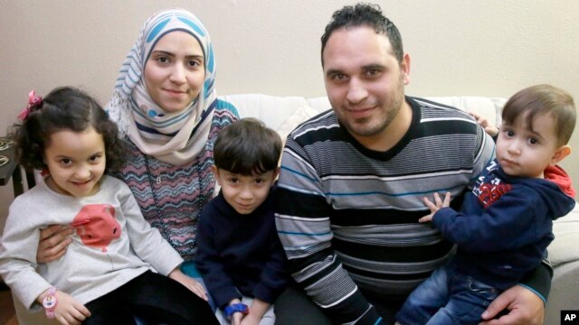 Esta familia abandonó Siria en 2012 y se instaló en Dallas, Texas como refugiados, luego que su vivienda fue destruída por un bombardeo.