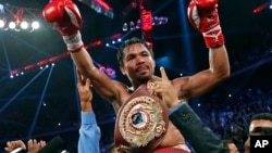 El boxeador filipino Manny Pacquiao derrotó en Macao al estadounidense Chris Algieri conservando su título welter de la Organización Mundial de Boxeo (OMB).