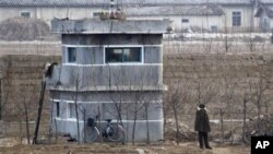 중국 단둥에서 바라본 북한 측 초소. (자료 사진)