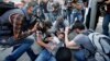 5月一日在伊斯坦布爾一名記者採訪警民暴亂時受傷