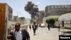 Bombardeo de la casa del expresidente Ali Abdullah Saleh, en la capital de Yemen. 