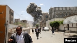 2015年5月10日空袭击中了前总统阿里·阿卜杜拉·萨利赫在首都萨那的住所。