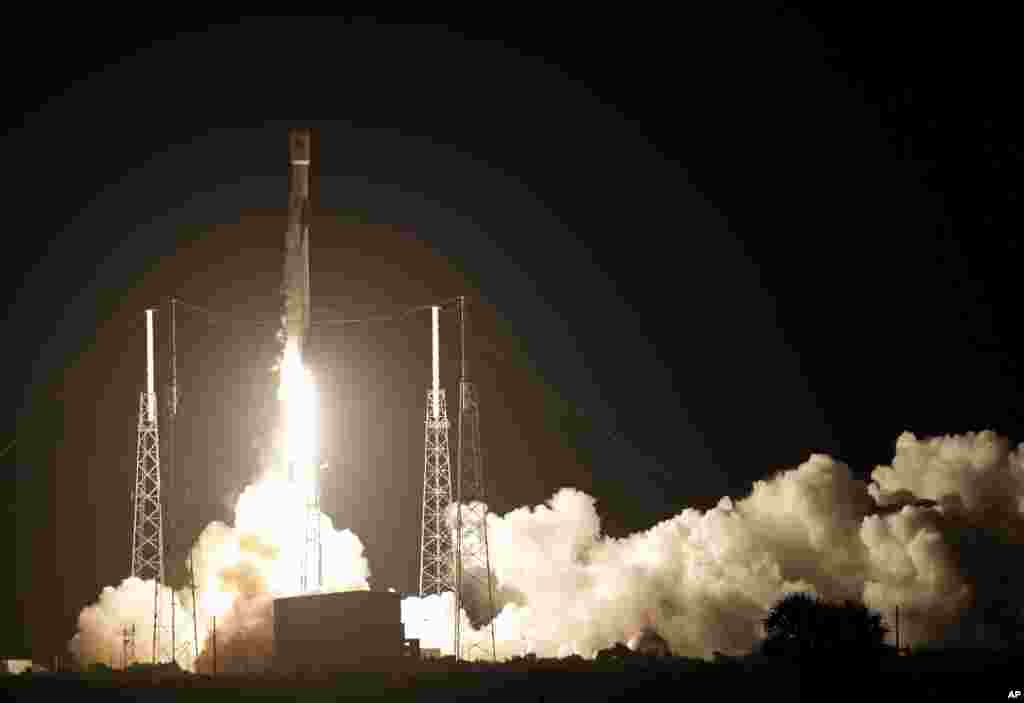 پرتاب یک ماهواره مخابراتی جدید به مدار زمین توسط موشک فالکون ۹، از شرکت فناوری های اکتشافات فضايی اسپيس اکس از جزیره کیپ کاناورال فلوریدا
