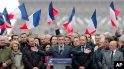 El conservador François Fillon habló ante partidarios en un acto en París, el domingo 5 de marzo, de 2017.