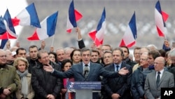 French conservative presidential candidate Francois Fillon delivers his speech during a rally in Paris, March 5, 2017. Fillon is urging his supporters not to "give up the fight" for the presidency despite corruption allegations dogging him. 