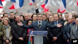 Francois Fillon, calon presiden Perancis dari kelompok konservatif, melakukan kampanye di Paris, Perancis hari Minggu (5/3).