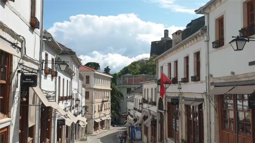 Sfidat e të rinjve të diplomuar në Shqipëri në tregun e punës