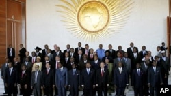Os líderes africanos posam com o secretário.geral da ONU, antes da cerimónia de abertura da Cimeira