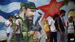 People attend a birthday celebration marking the 85th birthday of Cuba's leader Fidel Castro in Managua, Nicaragua, Aug. 12, 2011